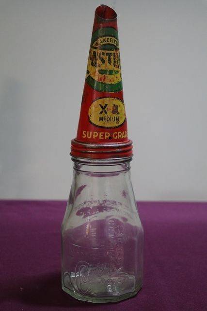 Wakefield Castrol Pint Bottle With Tin Top
