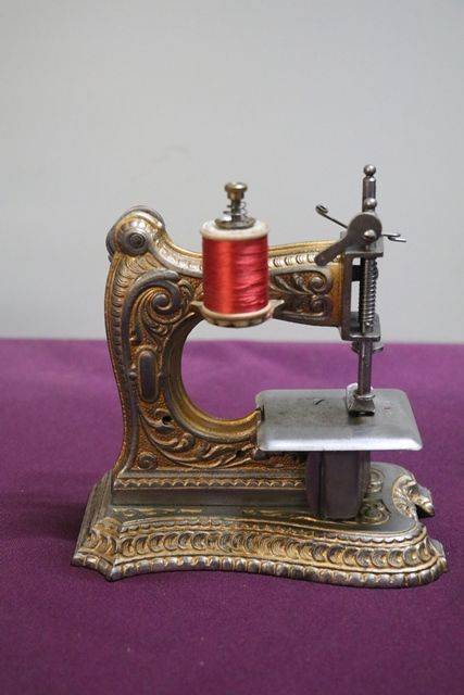 A Cast Mueller No 6 Toy Sewing Machine C1897 