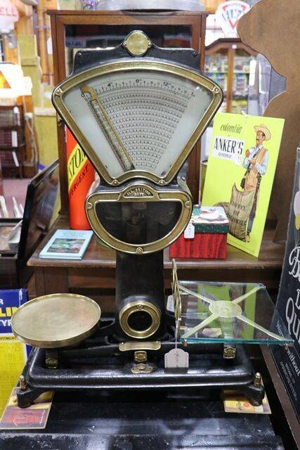A Quality Antique Brass Mounted British Fan Scales 