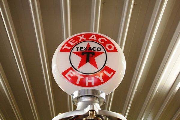 A Stunningly Restored GEX Letterbox Petrol Pump In Texaco Livery