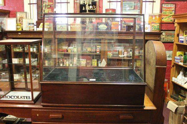 Antique Shop Counter Display Cabinet Xxxx Antique Complex