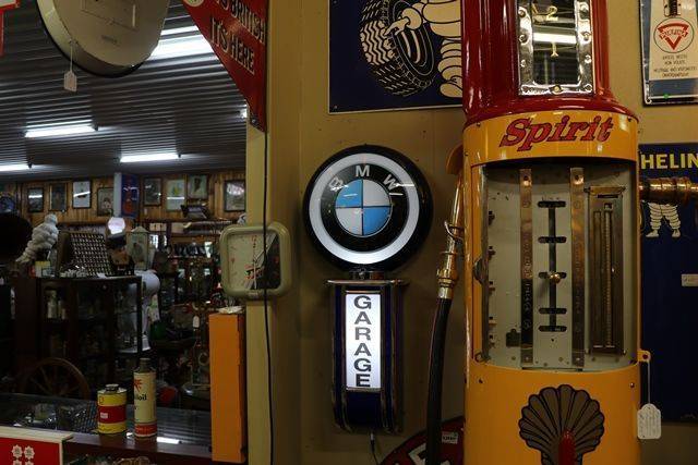 BMW Garage Lightbox 