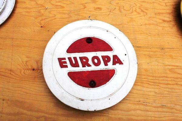 Europa Cast Iron Tank Cover