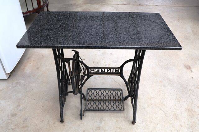Genuine Cast Iron Singer Base Granit Top Table 