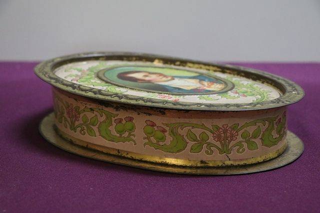 Gray Dunn and Co Glasgow Scotch Shortbread Pictorial Biscuit Tin  