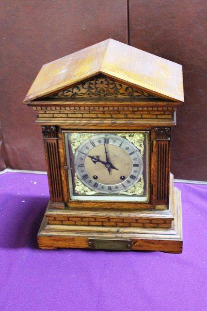 Lovely Oak Mantle Clock