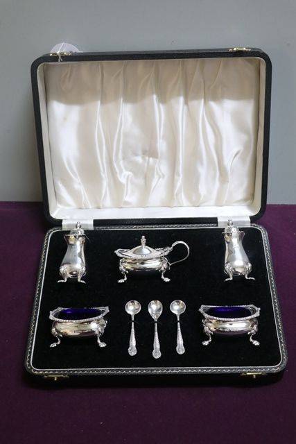 Lovely Quality Boxed Sterling Silver 8 Piece Cruet Set  