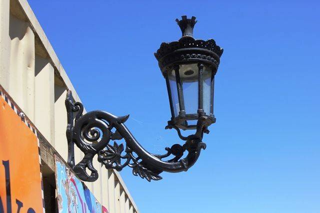 Quality Regency Style Cast Iron Wall Lamp