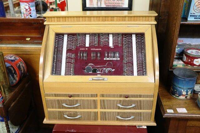 Retro Optometry Cabinet with Vision Measurement Lens Set 