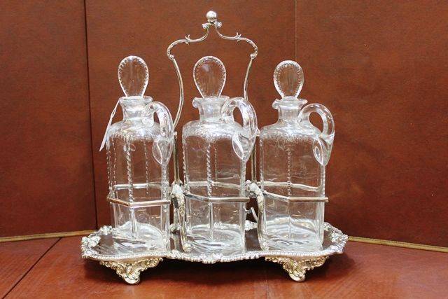 Stunning Antique 3 Bottle Cut Glass Tantlus On A Quality Silver Plated Base