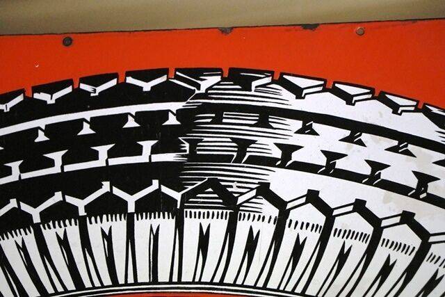 Superb Vintage India Super Tyres Pictorial Enamel Sign 