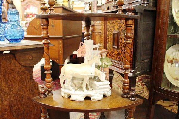 Victorian 4 Tier Walnut Corner Wot Not C1880
