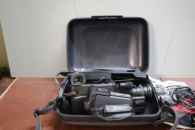 Vintage JVC Super VHS VideoMovie GR S77 Camera RecorderPlayer 