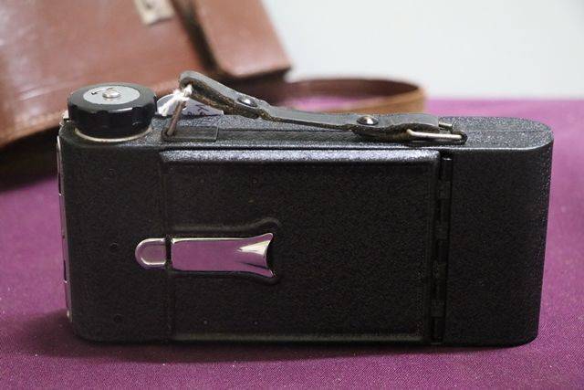 Vintage Kershaw Eight  20 Penguin Camera 