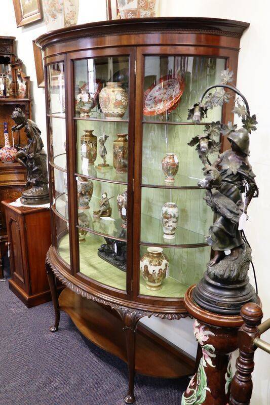 Wonderful Quality Antique 2 Door Bowfront Mahogany Display Cabinet 