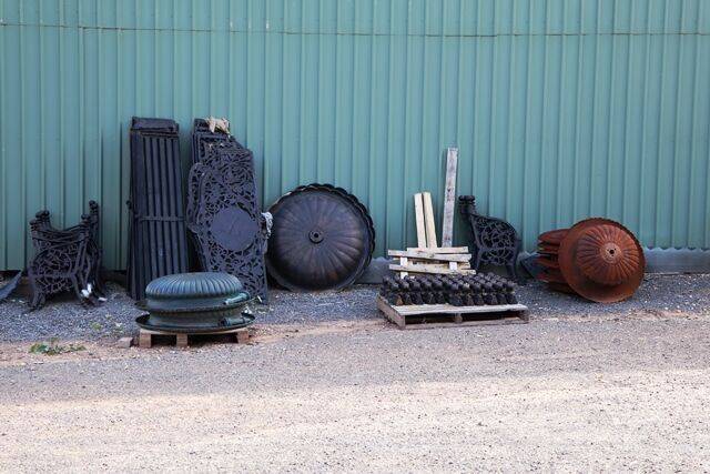 1 Random Images of Current Cast Iron Garden  in Stock