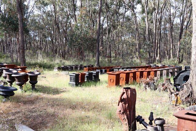 1 Random Images of Current Cast Iron Garden  in Stock