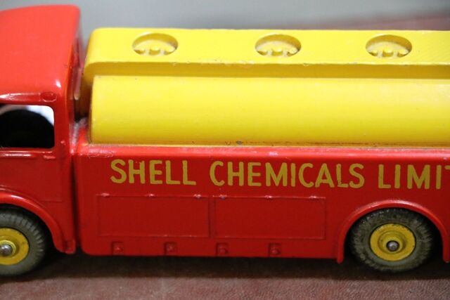 Dinky Toys AEC Tanker 591,, Shell Chemicals. | XXXX Antiques