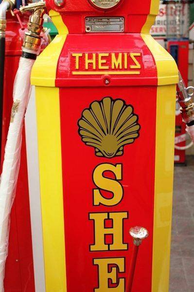 A Stunningly Restored Themis Deluxe Petrol Pump In Shell Livery