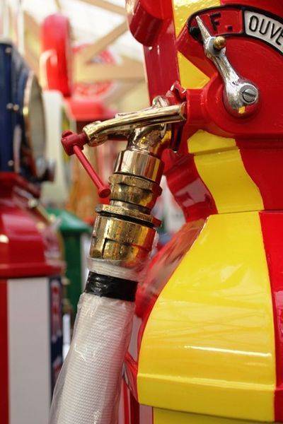 A Stunningly Restored Themis Deluxe Petrol Pump In Shell Livery