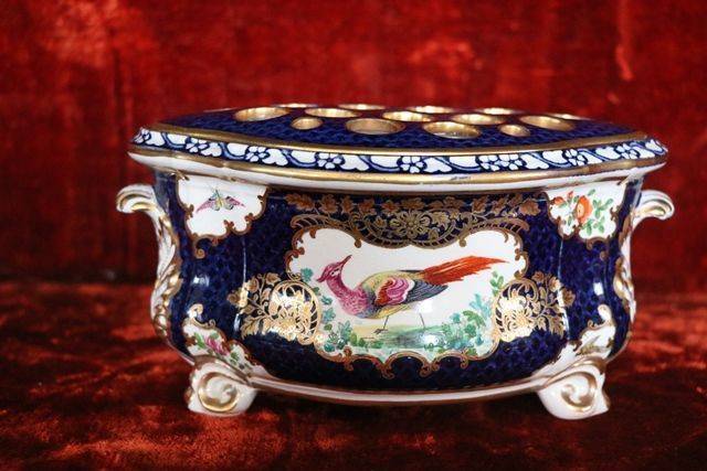 Booths Scale Blue Bulb Pot With Loose Cover C1906 