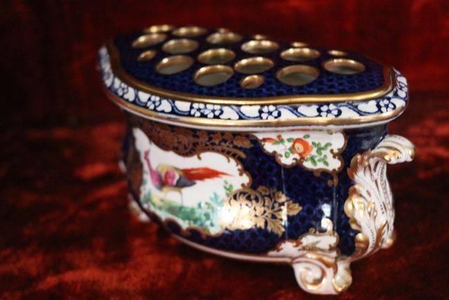 Booths Scale Blue Bulb Pot With Loose Cover C1906 