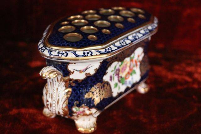Booths Scale Blue Bulb Pot With Loose Cover C1906 