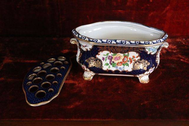 Booths Scale Blue Bulb Pot With Loose Cover C1906 
