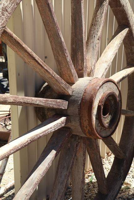 Buggy Wagon Wheel Wood Spokes Iron Rim Amish Carriage 