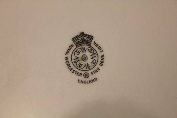 Hand Painted Royal Worcester 12 Fruit Plate by KMinn C1950 