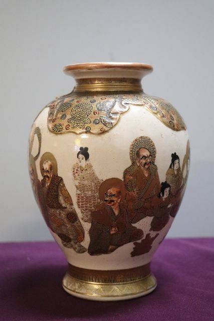 Late C19th Pair Of Fine Quality Satsuma Pottery Vases 