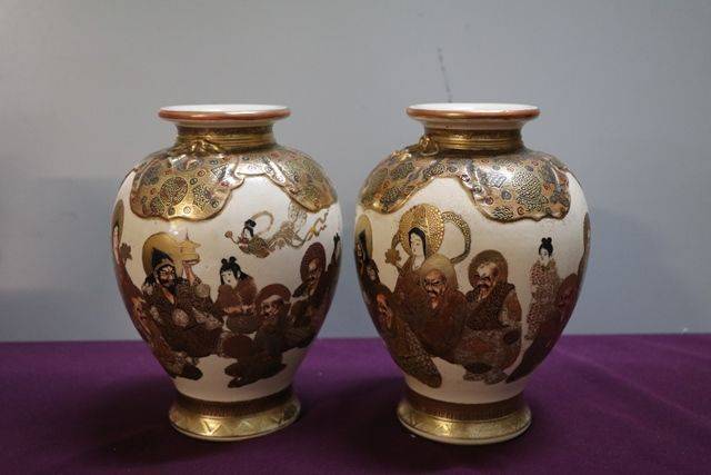 Late C19th Pair Of Fine Quality Satsuma Pottery Vases 