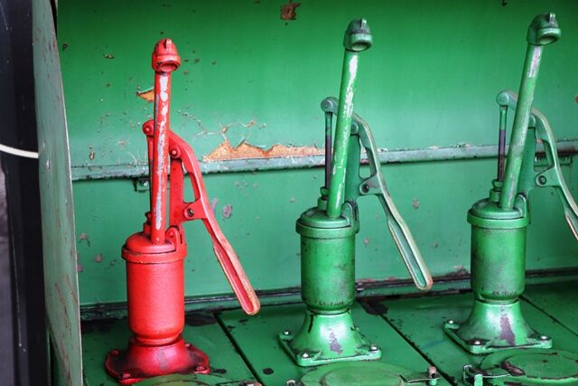 Rare Vintage Castrol 4 Pump Garage Oil Dispenser 