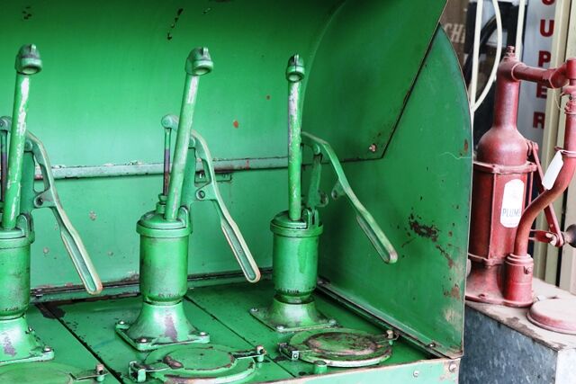 Rare Vintage Castrol 4 Pump Garage Oil Dispenser 