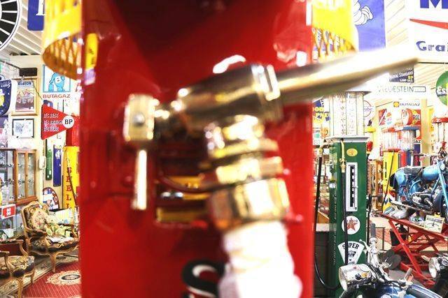 Rare and Early Shell Curb Side Manual Petrol Pump