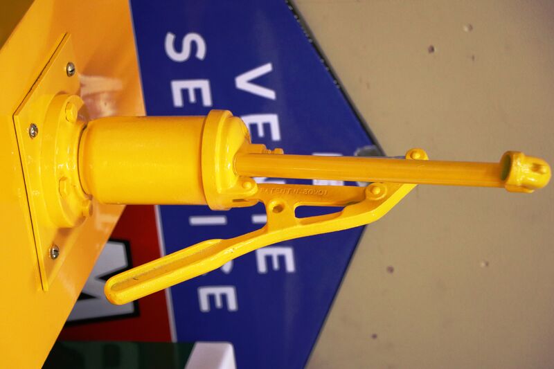 Restored Large Vintage Hi boy in Shell Stick Man Livery 