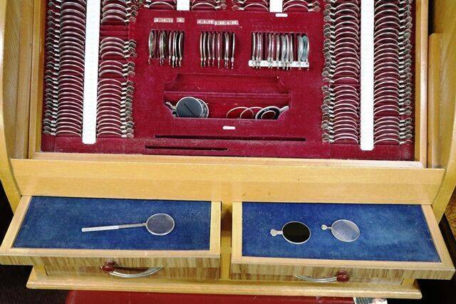 Retro Optometry Cabinet with Vision Measurement Lens Set 