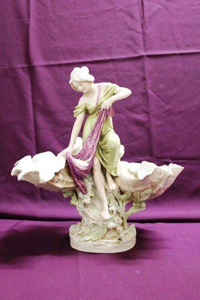 Stunning Royal Dux Figure With Two Shell Bowls C1900