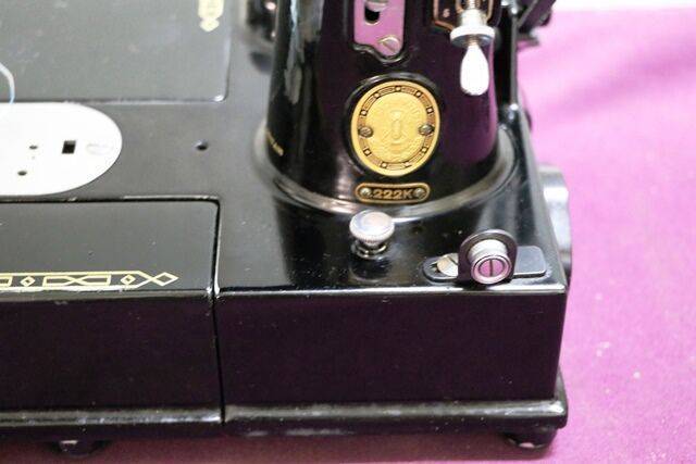Stunning Vintage Singer 222K Sewing Machine