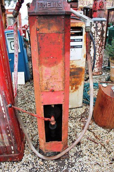 Themis Single Cylinder Manual Petrol Pump For Restoration