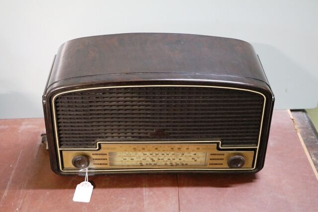 Vintage Bakelite Radio Not Tested