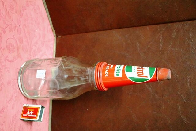 Vintage Castrol Wakefield Quart Bottle with Z Tin Top