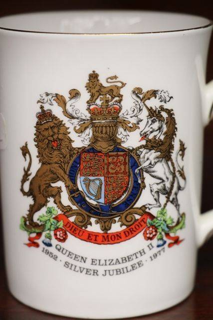Vintage Queen Elizabeth II 19521977 Silver Jubilee Mug