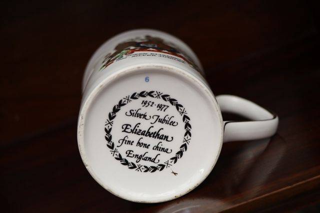Vintage Queen Elizabeth II 19521977 Silver Jubilee Mug