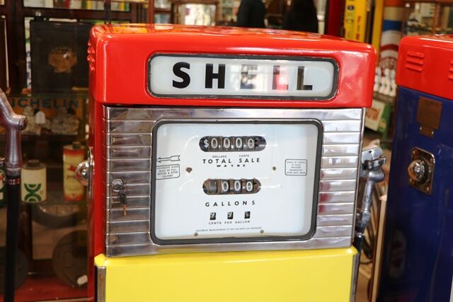 Vintage Wayne 605 Petrol Pump in Shell Livery Older Restoration 