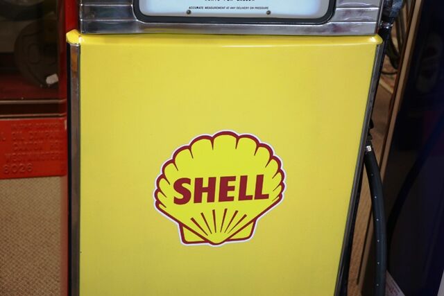 Vintage Wayne 605 Petrol Pump in Shell Livery Older Restoration 