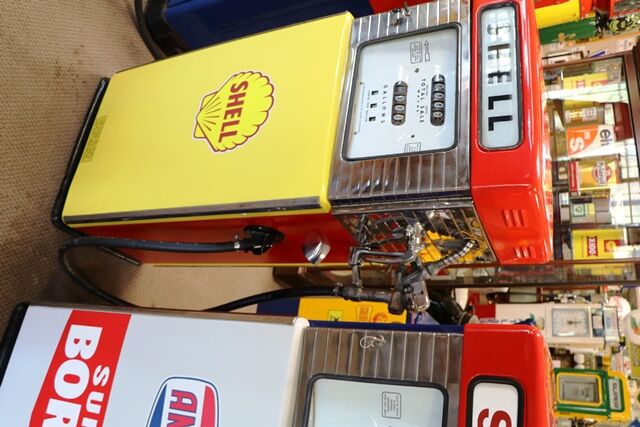 Vintage Wayne 605 Petrol Pump in Shell Livery Older Restoration 