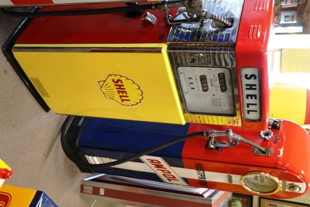 Vintage Wayne 605 Petrol Pump in Shell Livery Older Restoration 