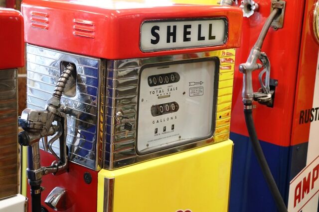 Vintage Wayne 605 Petrol Pump in Shell Livery Older Restoration 