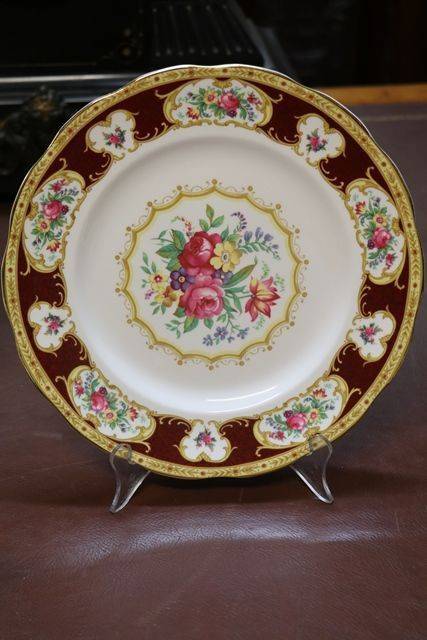 Wonderful 23 Pieces Royal Albert Lady Hamilton Tea Service  